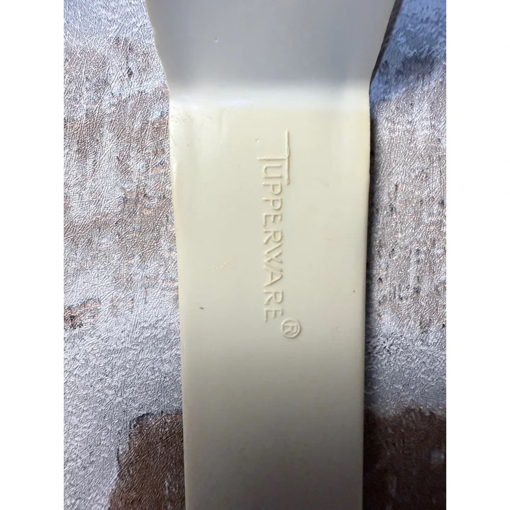Tupperware Vintage Pie Cake Server Set of 2 Blue Cream Plastic Serrated Edge